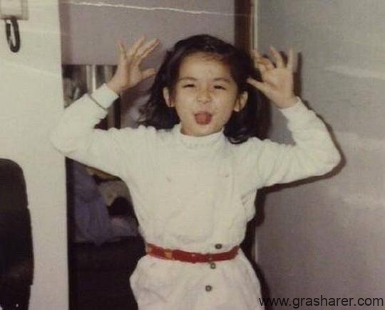 有网民又分享蔡卓妍的童年照。